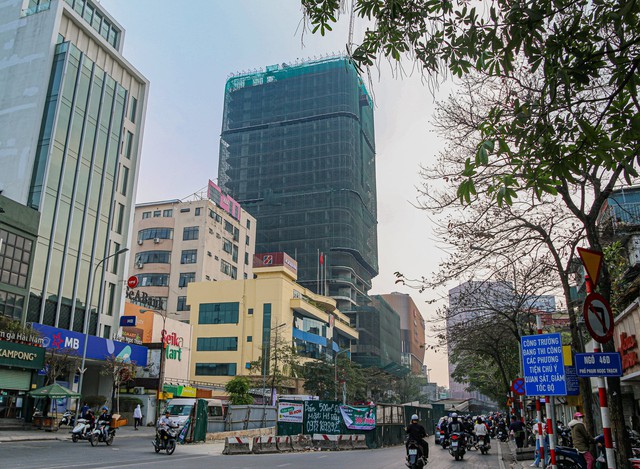 [Photo Essay] Muốn mua căn hộ chung cư mới 3 phòng ngủ khu trung tâm Hà Nội phải có trong tay 10 tỷ đồng - Ảnh 2.