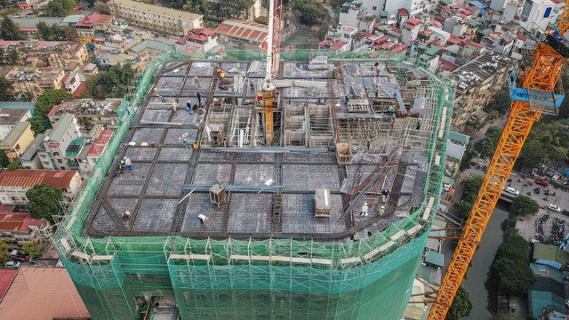 [Photo Essay] Muốn mua căn hộ chung cư mới 3 phòng ngủ khu trung tâm Hà Nội phải có trong tay 10 tỷ đồng - Ảnh 3.