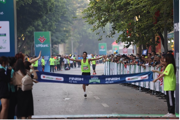 Giải chạy Quốc tế VPBank Hanoi Marathon 2022: cuộc đua bứt tốc ngoạn mục - Ảnh 4.