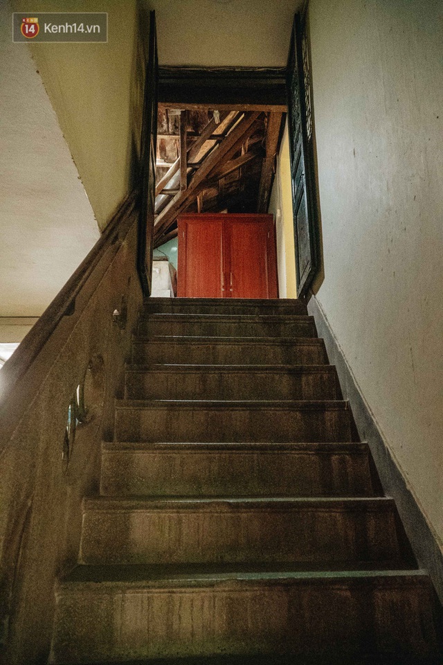 Ngôi nhà 80 năm tuổi, rộng gần 300m2 giữa phố cổ Hà Nội: Trả trăm tỷ không bán, bên trong có hầm chứa được 20 người - Ảnh 32.