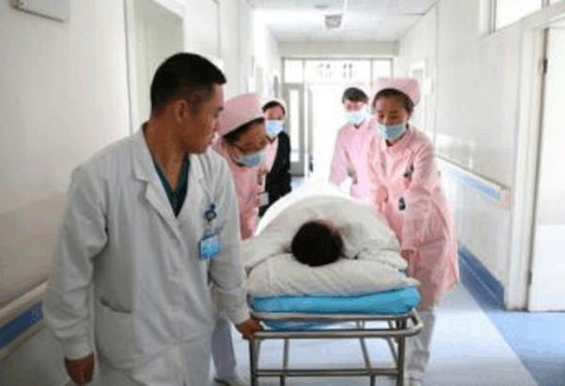 Nam thanh niên 29 tuổi qua đời vì ung thư gan, bác sĩ tiếc nuối: Nếu làm ít hơn 2 việc, anh ta sẽ không kết thúc ở đó - Ảnh 1.