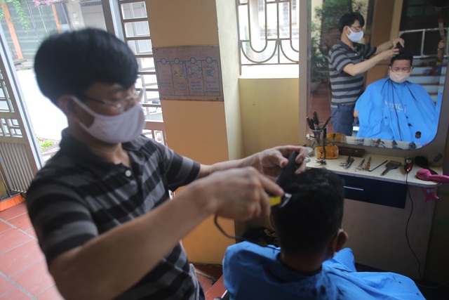 Nhịp sống Hạ Lôi ngày cuối cùng cách ly: Chúng tôi mong đến ngày hết dịch để đi làm chứ nằm ở nhà thì chết - Ảnh 10.