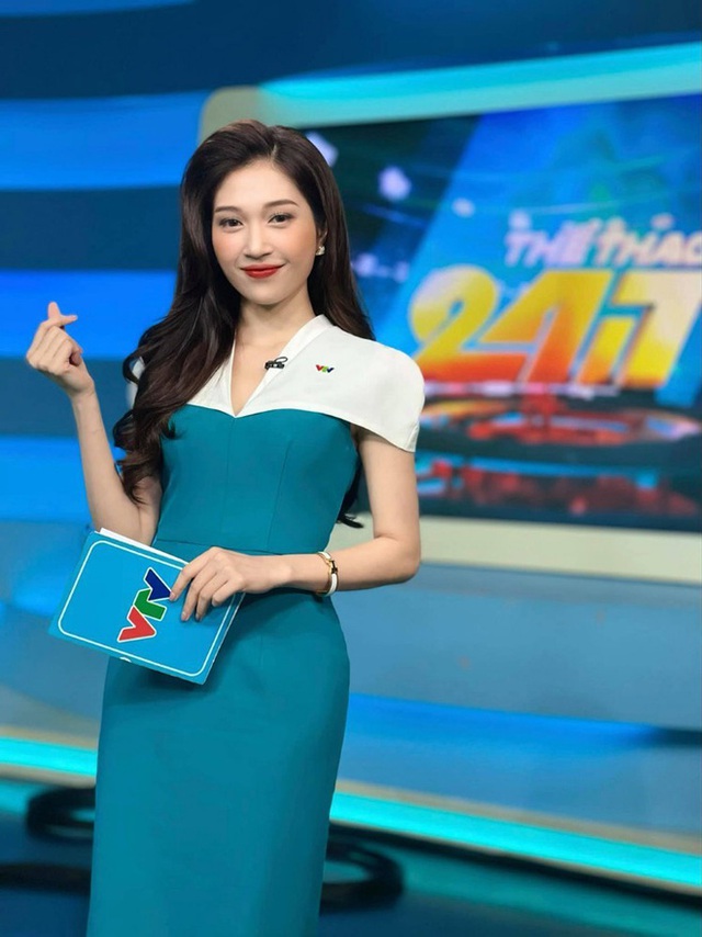 MC thể thao xinh nhất VTV hé lộ hậu trường một buổi lên sóng trực tiếp khác xa trong tưởng tượng - Ảnh 7.