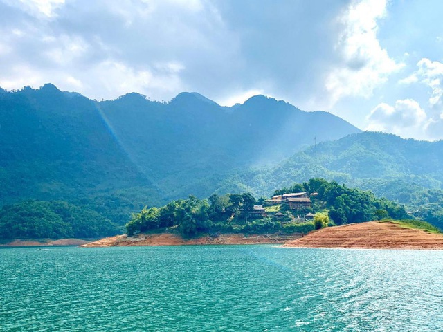 Truy tìm 4 bể bơi vô cực nằm giữa núi rừng: Nơi trú ẩn thần tiên trong những ngày miền Bắc nóng như đổ lửa - Ảnh 18.