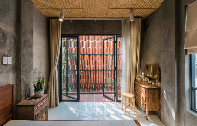 Xiêu lòng với ngôi nhà 30m2 sâu trong hẻm nhỏ Sài Gòn, mặt tiền toàn gạch gốm hút gió và ánh sáng trên cả tuyệt vời - Ảnh 10.