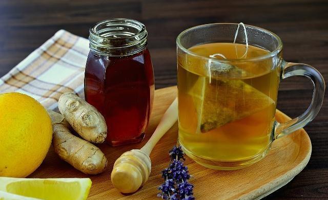 Phụ nữ uống nước mật ong vào thời điểm này trong ngày giúp hồi xuân, chống ung thư, thải độc nội tạng - Ảnh 1.