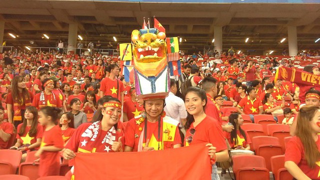 Gặp cổ động viên số 1 Việt Nam 20 năm làm mũ linh vật SEA Games: Tôi đi dọc bờ hồ Hoàn Kiếm đến sân Hàng Đẫy, ai cũng ngước nhìn - Ảnh 5.