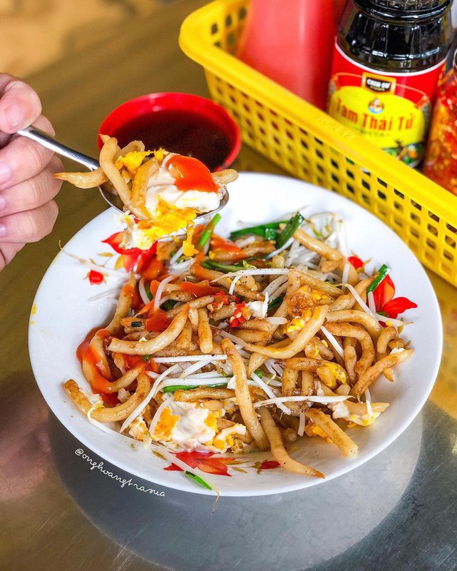 Đến chợ ẩm thực ở TP.HCM, du khách Mỹ cầm 1 triệu đồng ăn mãi không hết: “Nơi đây bán món ăn đường phố siêu rẻ” - Ảnh 5.
