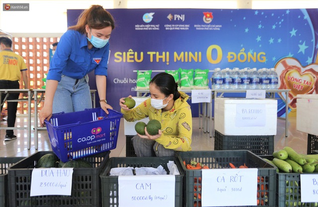 Ấm lòng Siêu thị 0 đồng lan tỏa tình người giữa mùa dịch tại Đà Nẵng - Ảnh 7.