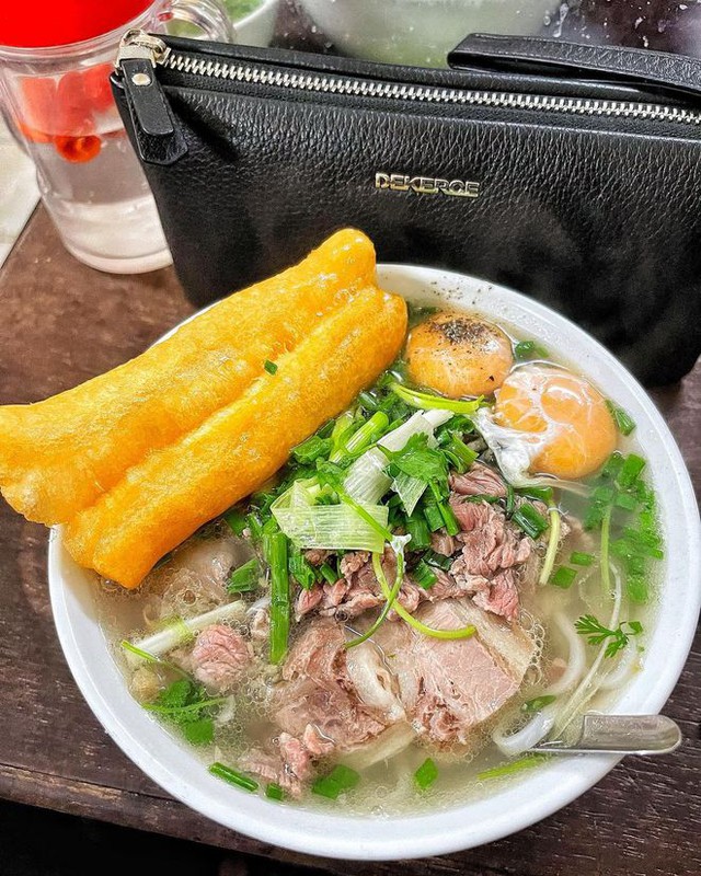 Hà Nội có 6 quán phở từng xuất hiện rầm rộ trên báo nước ngoài, khách Tây ai cũng tò mò muốn thử - Ảnh 12.