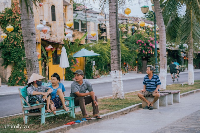 Chùm ảnh Hội An những ngày vắng khách du lịch vì dịch Covid-19, nhưng sự bình tĩnh và giữ ý thức chung khiến cuộc sống của người dân nơi đây vẫn nhẹ nhàng và luôn lạc quan - Ảnh 17.