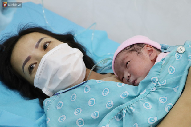 Chùm ảnh: Những thiên thần nhỏ chào đời trong thời khắc đầu tiên của năm mới 2021 - Ảnh 10.