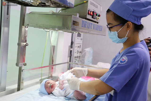 Chùm ảnh: Những thiên thần nhỏ chào đời trong thời khắc đầu tiên của năm mới 2021 - Ảnh 15.