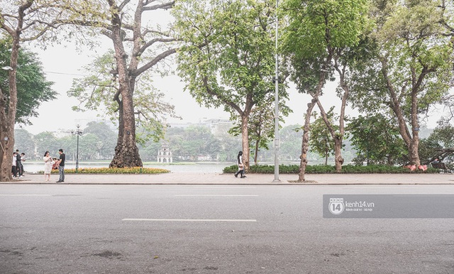 Hà Nội ngày đầu tiên nghỉ lễ: Vắng vẻ một cách bất ngờ do người dân đang chấp hành tốt về chống dịch! - Ảnh 5.