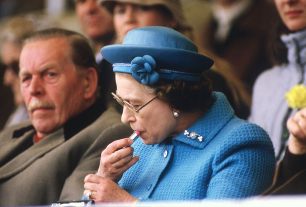Những lần quy định Hoàng gia Anh bị phá tan bởi chính Nữ hoàng Elizabeth II: Ai mà nghĩ Nữ hoàng cũng có lúc nổi loạn đến vậy - Ảnh 1.
