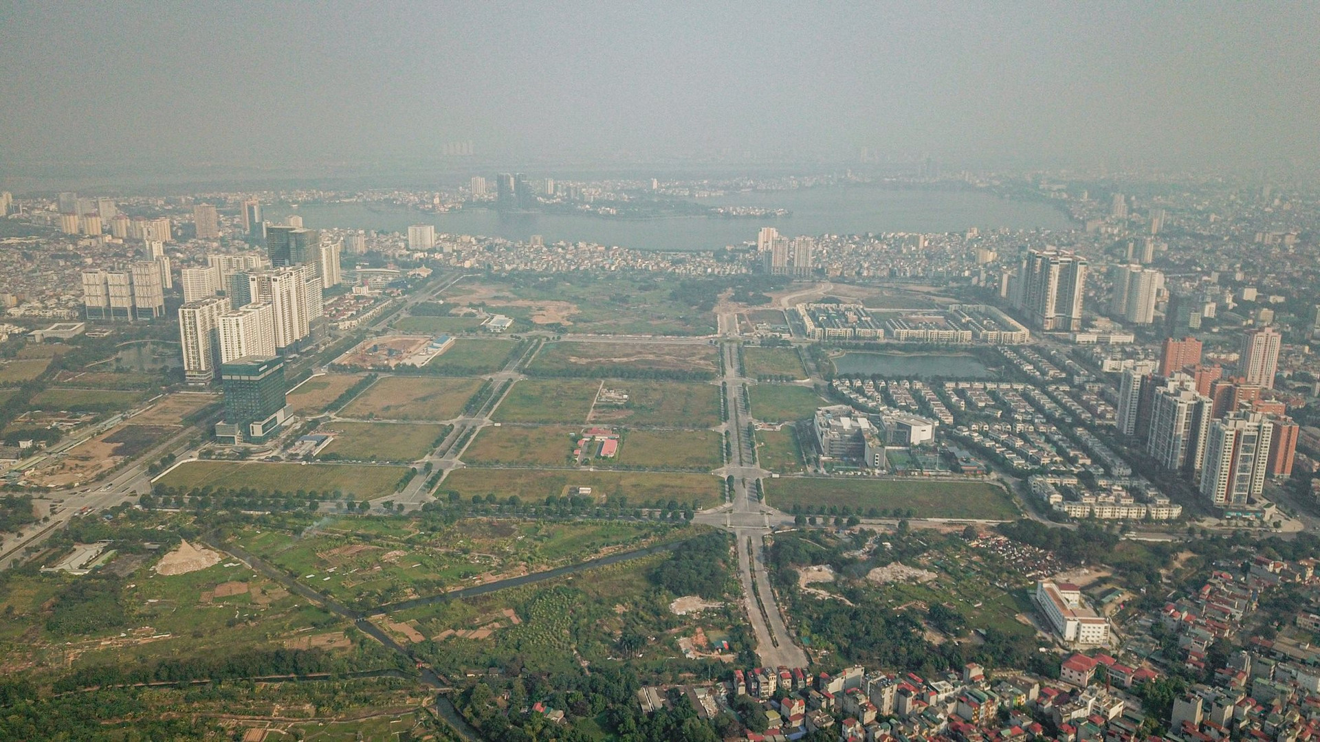 [Photo Essay] Bất động sản dọc trục Tây Thăng Long: Đoạn đầu giá 500 triệu/m2, sau 10km giá giảm 10 lần - Ảnh 5.