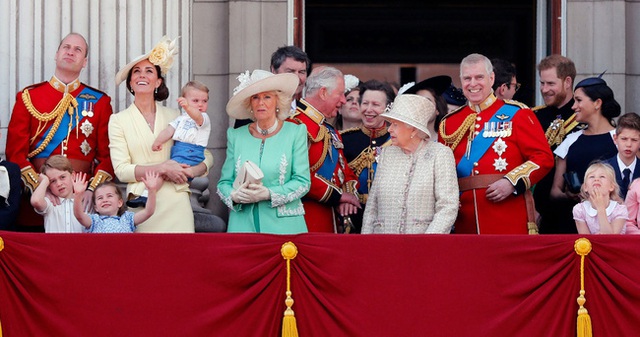 Nữ hoàng Elizabeth II: Từ công chúa sinh ra trong nhung lụa trở thành người phụ nữ quyền lực truyền cảm hứng cho hàng triệu trái tim - Ảnh 42.