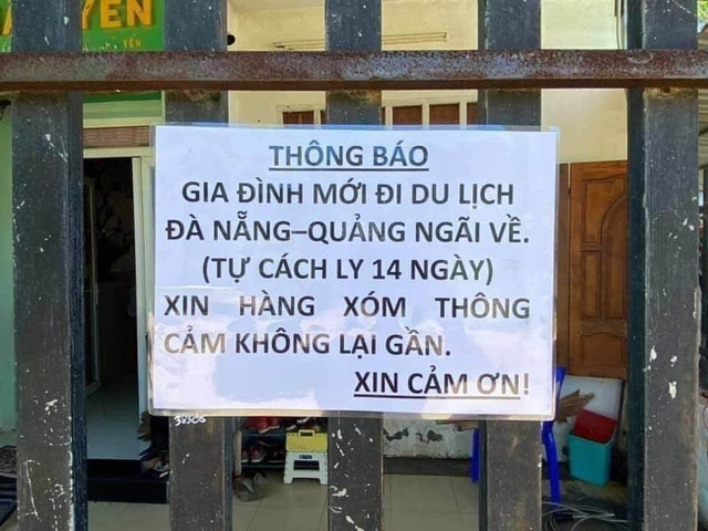 Trở về sau chuyến du lịch Đà Nẵng, gia đình treo biển thông báo tự cách ly trước cổng, đi khai báo y tế chẳng cần chờ ai đến nhắc nhở một lời - Ảnh 3.