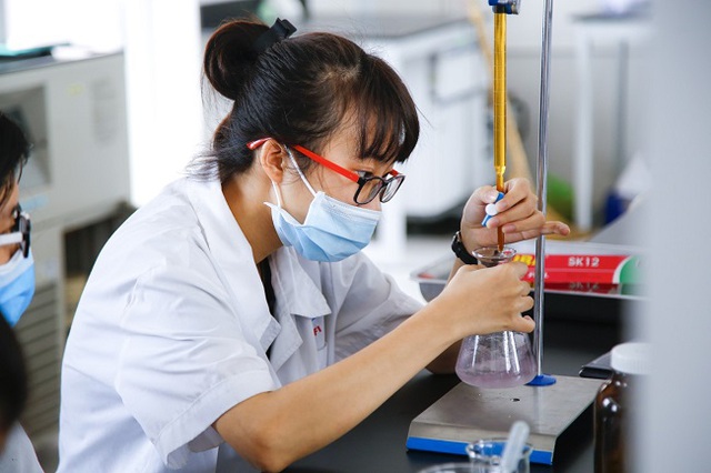 Thêm 1 trường lấy điểm chuẩn xét tuyển đại học khiến sĩ tử toát mồ hôi: 9,9 điểm mỗi môn mới hy vọng ghi tên bảng vàng - Ảnh 1.