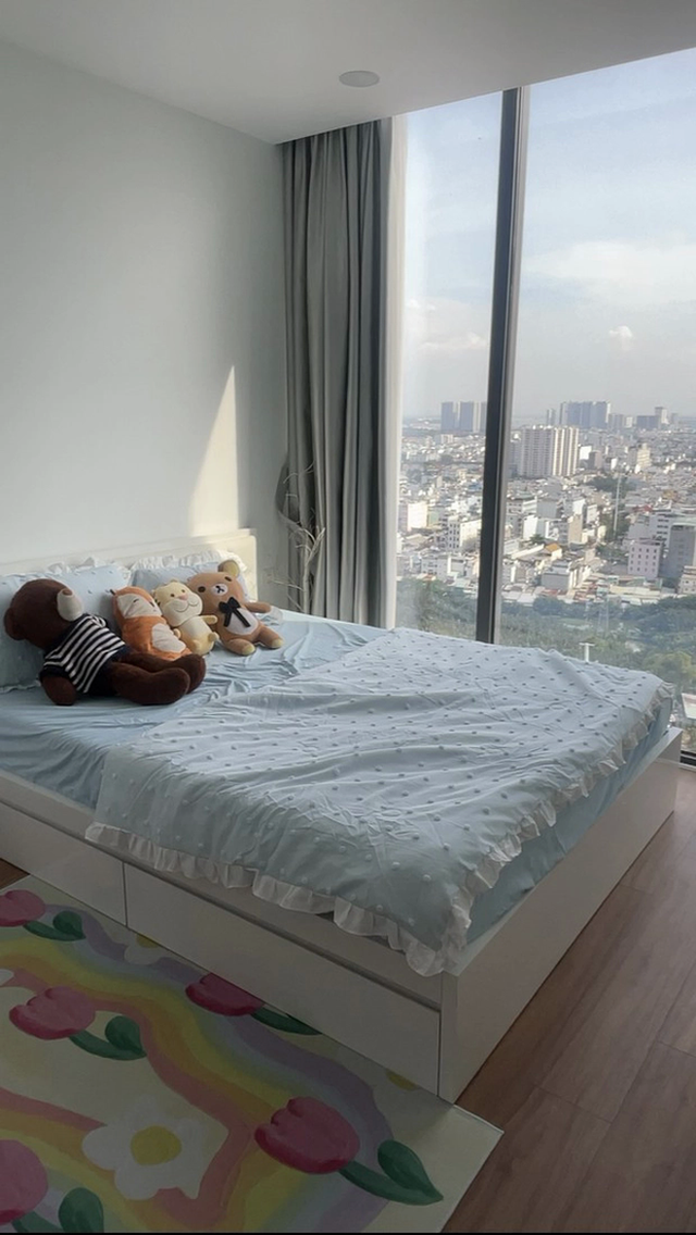  Không tiếc tiền, thuê nhà hơn 100m2 để có phòng chứa quần áo: Đồ mua để mặc còn nhiều hơn shop nhập về bán! - Ảnh 3.