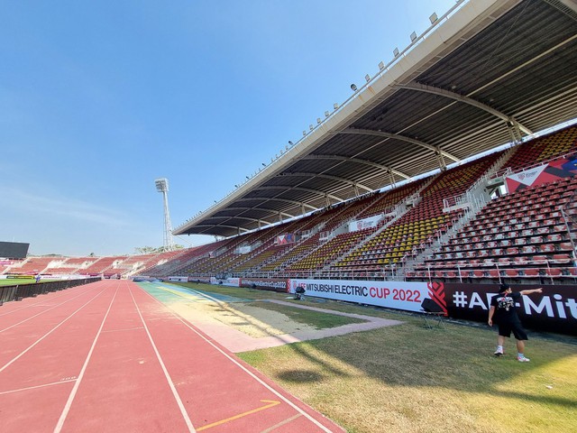  Cận cảnh SVĐ Thammasat: Có thật sân của trận chung kết lượt về AFF Cup 2022 tốt hơn Mỹ Đình? - Ảnh 4.