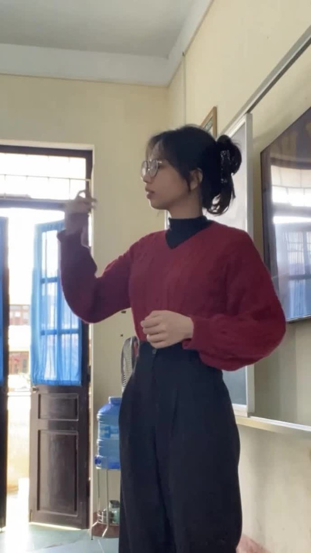 Cô giáo gây sốt TikTok khi khoe style đi dạy triệu view: Cả tuần không mặc trùng bộ nào, lại còn rất xinh! - Ảnh 7.