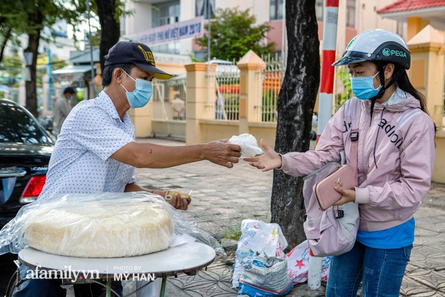  Ổ bánh bò nổi tiếng nhất Cần Thơ mỗi ngày chỉ bán trong vòng 1 tiếng là hết sạch, dân miền Tây muốn ăn phải canh giờ! - Ảnh 7.