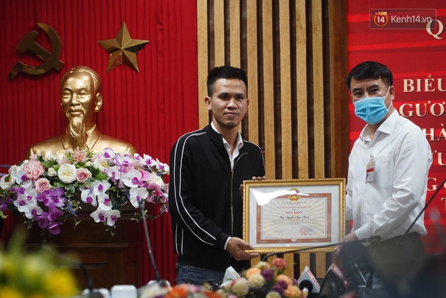 Gia đình cháu bé 3 tuổi rơi từ tầng 12 mong muốn con gái nhận người hùng là bố! - Ảnh 2.