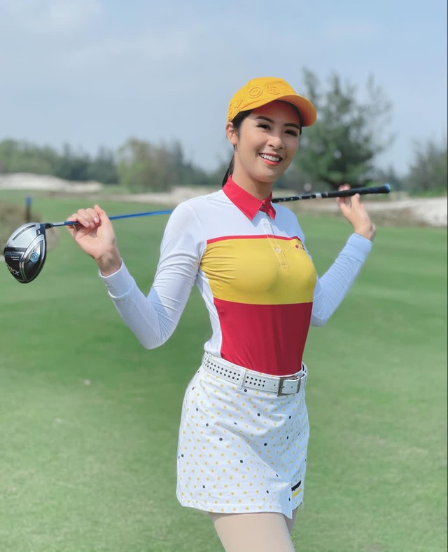 Phong cách trên sân golf của các mỹ nhân Việt: Năng động, đẳng cấp nhưng vẫn cực duyên dáng, hút mọi ánh nhìn, không ít đấng mày râu bị “đánh gục” - Ảnh 10.