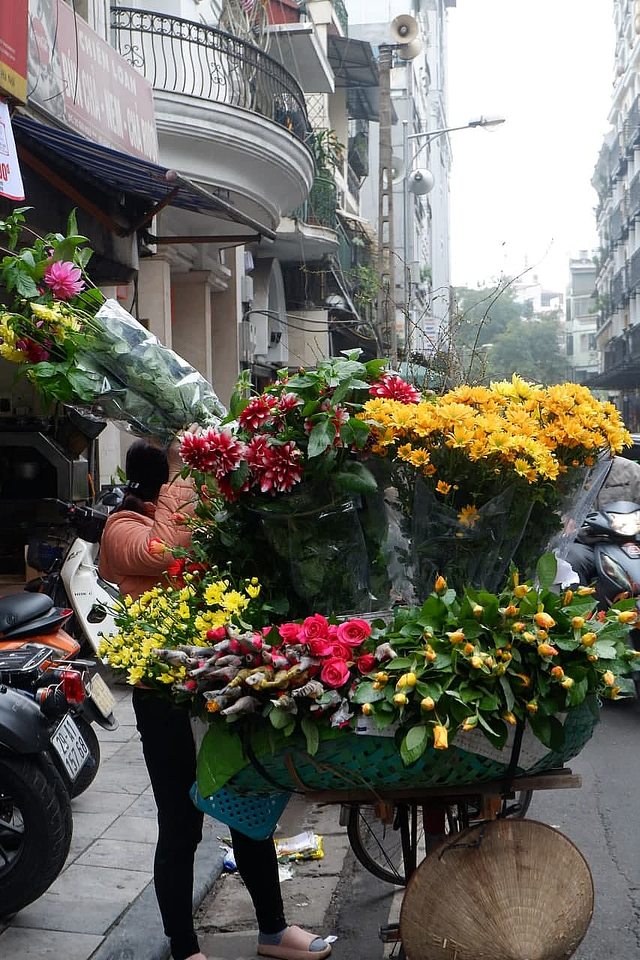 Giá gần nửa triệu đồng, gà ngậm bông hồng cúng ông Công ông Táo ở chợ nhà giàu vẫn cực đắt khách năm nay - Ảnh 25.