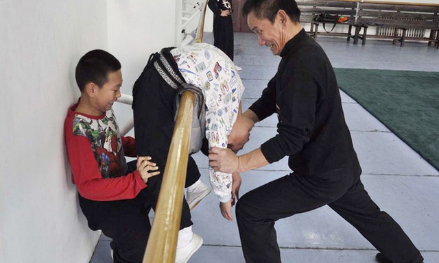 Giấc mơ vô địch Olympic của những đứa trẻ ở lò đào tạo thể thao Trung Quốc: Đánh đổi tuổi thơ bằng máu, mồ hôi và nước mắt - Ảnh 2.