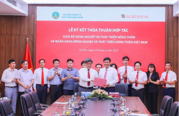 Agribank ký kết hợp tác với Bộ Nông nghiệp và Phát triển nông thôn - Ảnh 2.