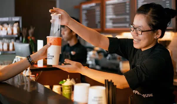 Triết lý kinh doanh khác biệt của CEO The Coffee House Nguyễn Hải Ninh: Đây là lí do anh xây dựng được chuỗi cafe hút khách hàng đầu Việt Nam - Ảnh 2.