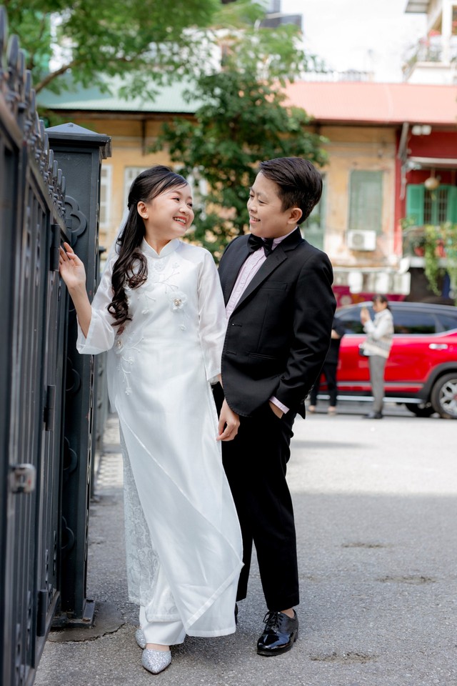 Chuyện tình của hai cặp đôi tí hon từng gây chú ý: Hạnh phúc viên mãn nhưng luôn bị người ngoài lầm tưởng một điều - Ảnh 1.
