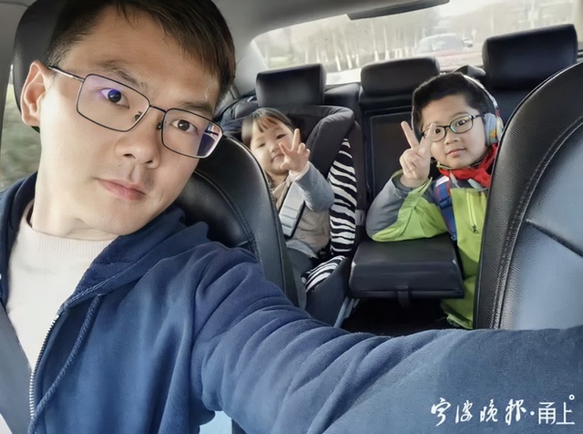  Hắt hủi ghế Giám đốc về làm nội trợ cho vợ đi kiếm tiền, ông bố trẻ từng bị người đời chê cười lại khiến ai nấy xuýt xoa với thành quả hiện tại - Ảnh 1.