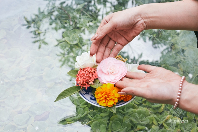 Nghe “trai làng Quảng Bá” kể chuyện từ nhỏ đã được rèn cắm hoa, nấu cỗ và tiết lộ thú chơi Tết tao nhã với mía ướp 5 loại hoa thơm - Ảnh 3.