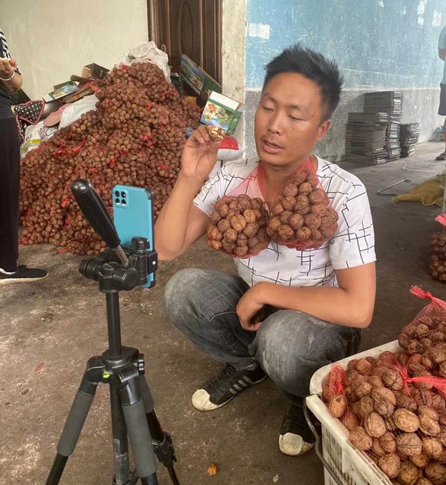 Ngôi làng nằm cheo leo bên vách đá làm giàu bằng cách khoe nghèo, thu nhập lên đến hơn 100 triệu đồng/tháng - Ảnh 5.