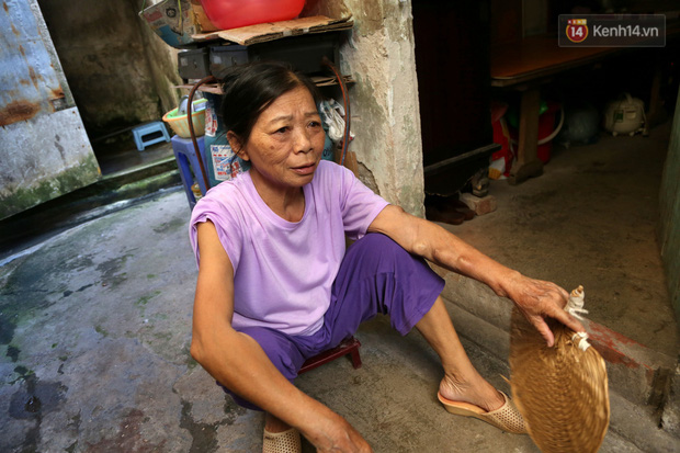 Xóm chạy thận ở Hà Nội chật vật dưới cái nóng trên 50 độ: “Khát không được uống nhiều nước, nằm xuống giường nóng như nằm dưới nền đường - Ảnh 6.