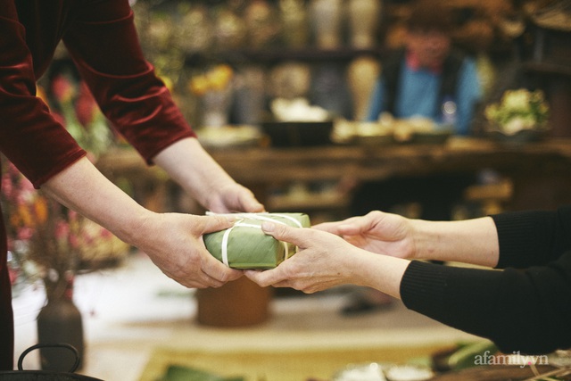 Có những gia đình Hà Nội nửa thế kỷ tự tay gói bánh chưng như nghệ sĩ Hương Bông, không phải bởi tiết kiệm mà vì lý do “bí mật” này - Ảnh 2.