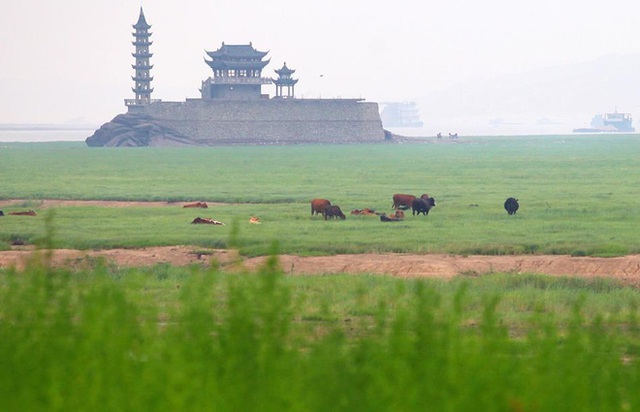  Công trình thoắt ẩn thoắt hiện: Chỉ có thể chiêm ngưỡng 6 tháng mỗi năm và biến mất hoàn toàn vào những tháng còn lại! - Ảnh 2.