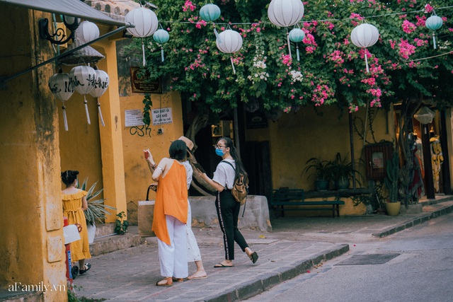 Chùm ảnh Hội An những ngày vắng khách du lịch vì dịch Covid-19, nhưng sự bình tĩnh và giữ ý thức chung khiến cuộc sống của người dân nơi đây vẫn nhẹ nhàng và luôn lạc quan - Ảnh 4.