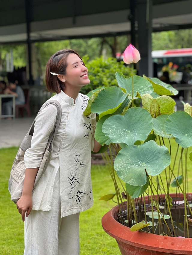 Á hậu Khánh Phương: Dành phần lớn thời gian làm thiện nguyện, cạo đầu đi tu ở tuổi 27 - Ảnh 5.