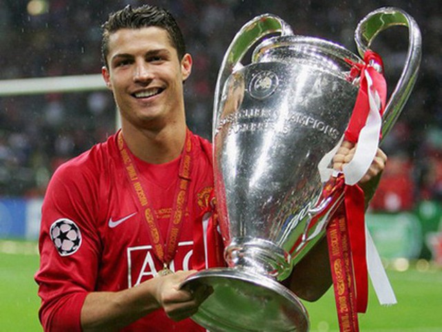  Ronaldo chính thức gia nhập Manchester United - Ảnh 3.