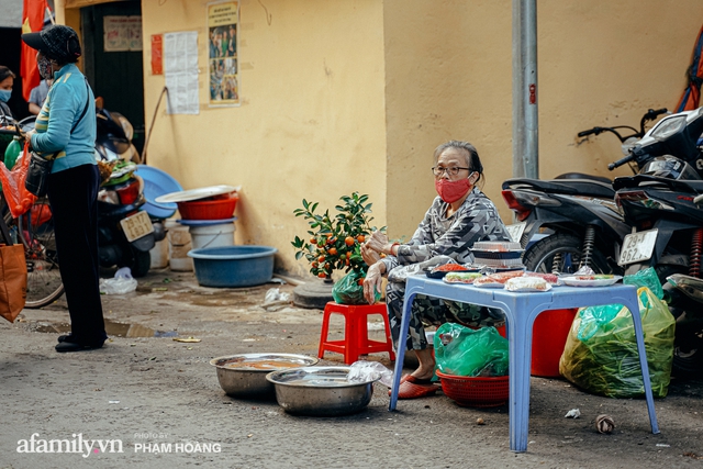 Ngày cuối năm bình yên trong ngõ chợ Thanh Hà - ngôi chợ lâu đời nhất phố cổ được giới nhà giàu chuộng mua vì toàn đồ chất lượng tươi ngon - Ảnh 23.