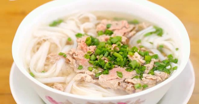 Những lần dàn sao Hàn đến Việt Nam khám phá ẩm thực: Ăn món nào cũng không dừng được vì quá ngon - Ảnh 1.