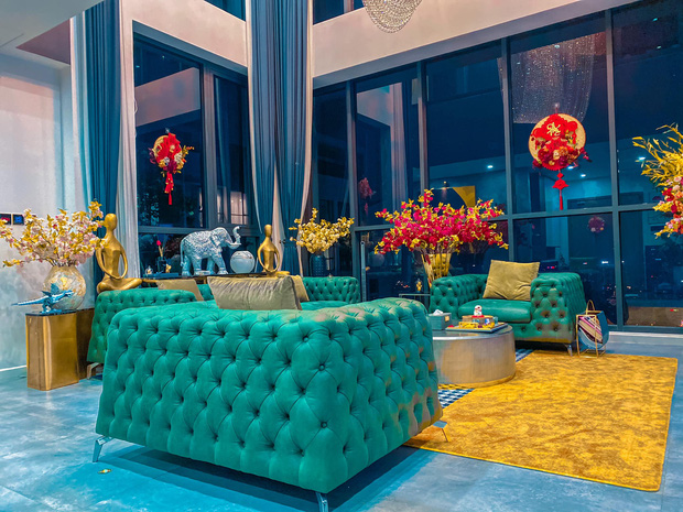 Penthouse ở Vinhomes trang trí Tết: Tổng hết 60 triệu, phòng khách xịn đến mức ngỡ sảnh khách sạn 5 sao - Ảnh 1.