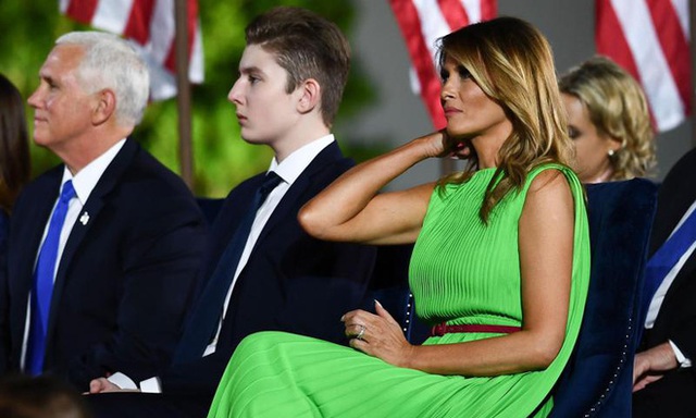 Những khoảnh khắc cười hiếm hoi gần đây nhất của Hoàng tử Nhà Trắng Barron Trump sau khi loạt hình ảnh buồn bã phủ sóng truyền thông - Ảnh 9.