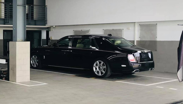 Đại gia Bình Thuận mua Rolls-Royce Phantom VIII chính hãng thứ hai tại Việt Nam: Logo mặt trời gây chú ý - Ảnh 3.