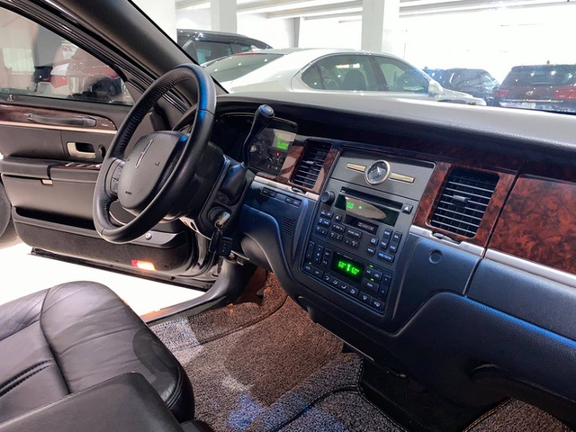 Giữ mới cả thập kỷ, chủ nhân hàng hiếm limousine bán xe với giá chỉ 2,6 tỷ đồng - Ảnh 1.