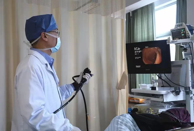 Cô gái 27 tuổi ngủ sớm dậy sớm, làm việc đều đặn nhưng vẫn mắc ung thư dạ dày, bác sĩ chỉ ra thói quen ăn uống xấu của nhiều người trẻ - Ảnh 2.